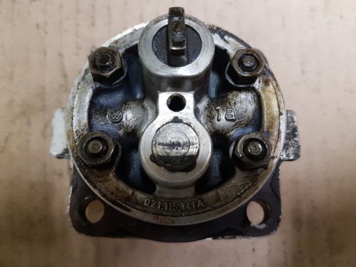 021115107A Oil pump