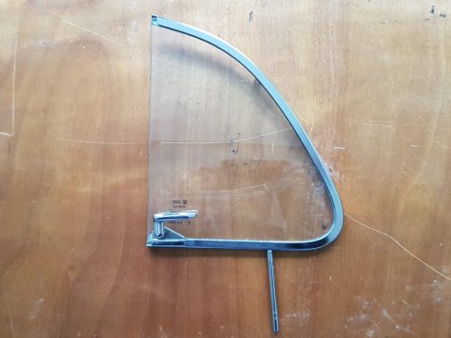 1138376011 Vent wing, left