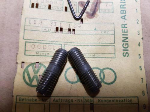 113311109 Stud for main drive shaft connection