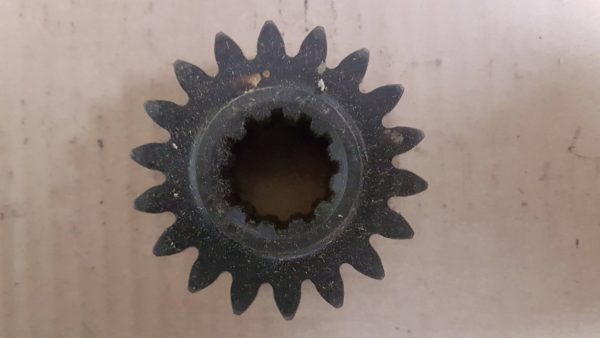 211501261A Gear, rear axle shaft, 18 teeth