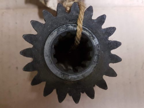 211501261C Gear, rear axle shaft, 19 teeth