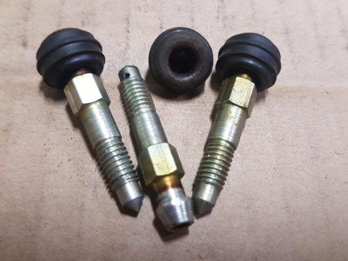 113611475 Bleeder valve with rubber cap