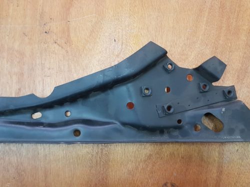 111809636F Retainer, rear bumper braket, right