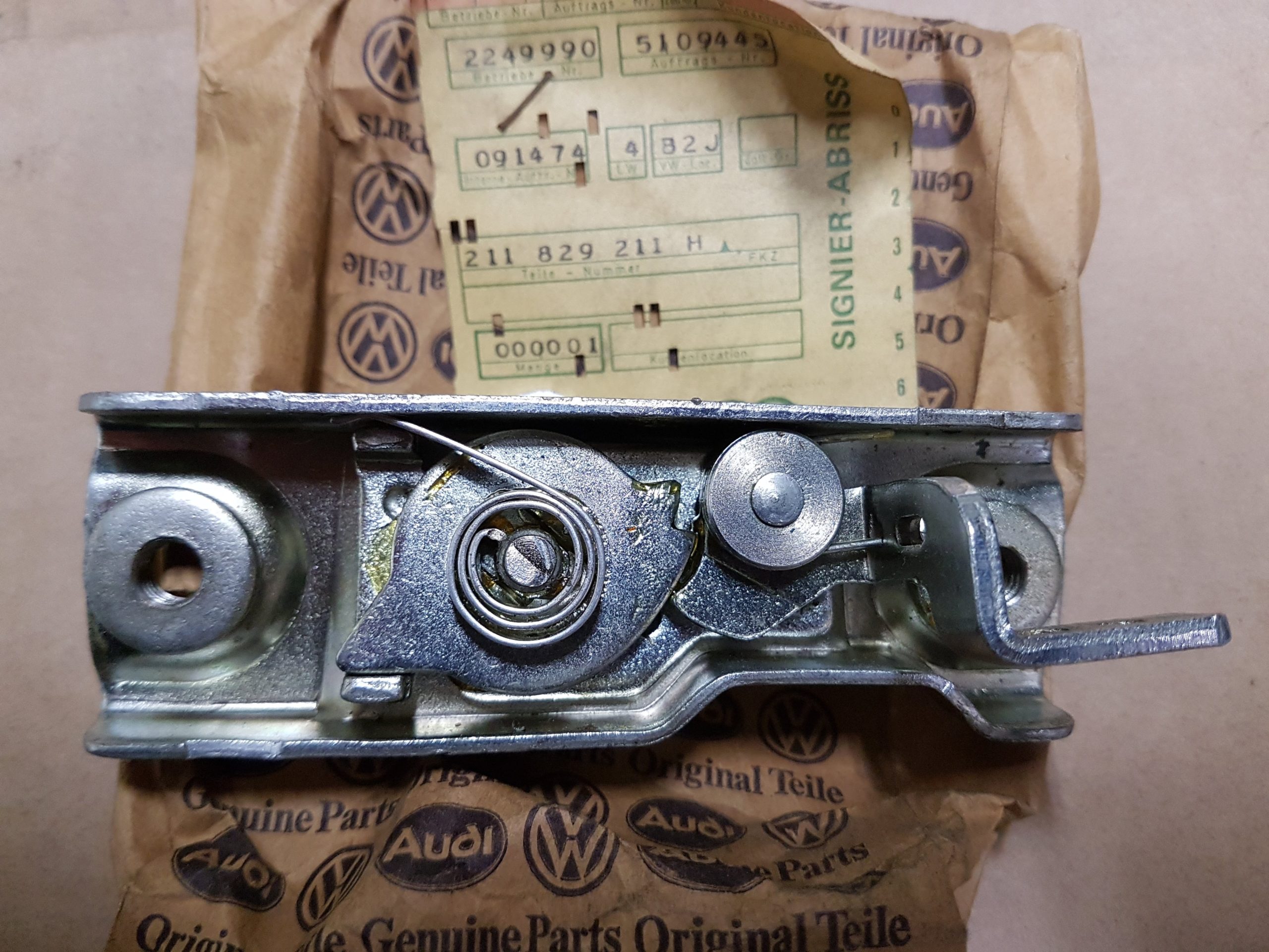 211829211H Rear panel lid lock | HERITAGE STOCKS - Original Parts