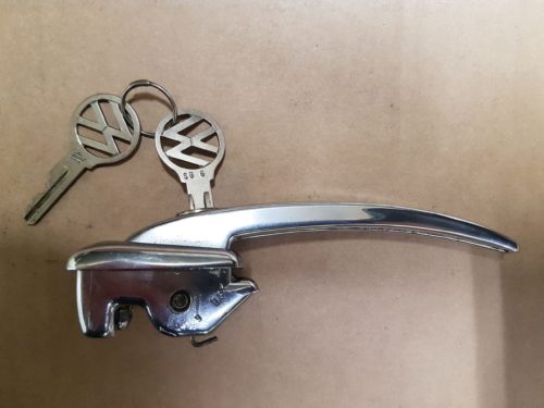 113837205A Door handle, outer, with lock cylinder