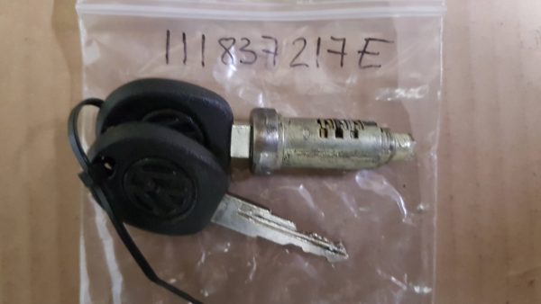 111837217E Lock cylinder with keys