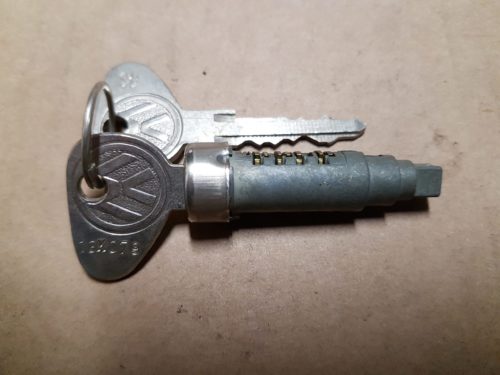 113837217D Lock cylinder with keys