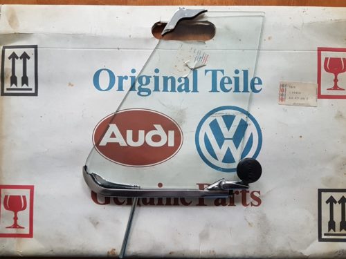 151837606D Vent wing, right