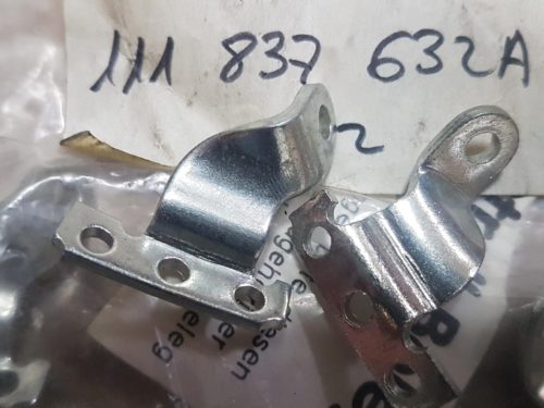 111837632A Mounting bracket, upper right, vent wing