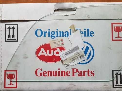 151845301B Glass, rear side window