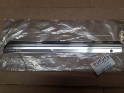 133853265 Trim plate, left