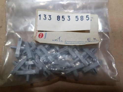 133853585 Retaining clip, trim plate