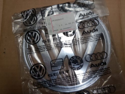 241853601E VW sign ∅ 180mm, front, plastic, 3 mounting pins