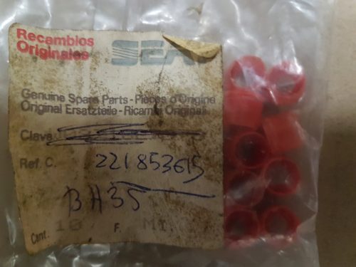 221853615 Retaining clip