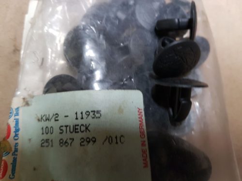 251867299 01C Clip, panel