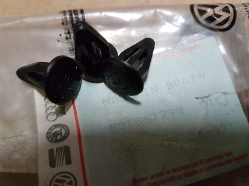 801867299 01C Clip, panel