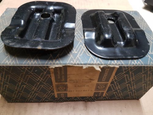 221883861A Mounting support, middle seat