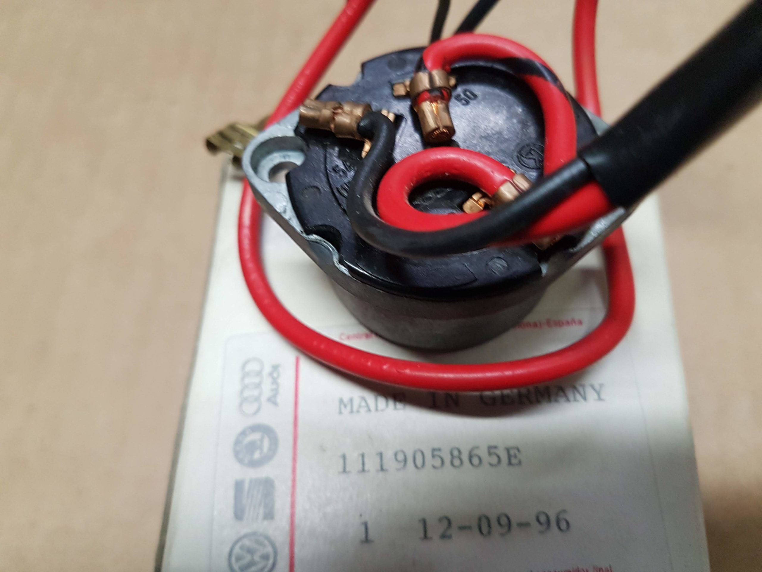 thumbnail image 2 of EMPI 98-9052-B Ignition Switch – 111-905-865K, Type 1, 1972-1974, Steering Column 2 of 5