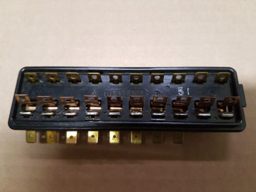111937505F Fuse box, 10 fuse