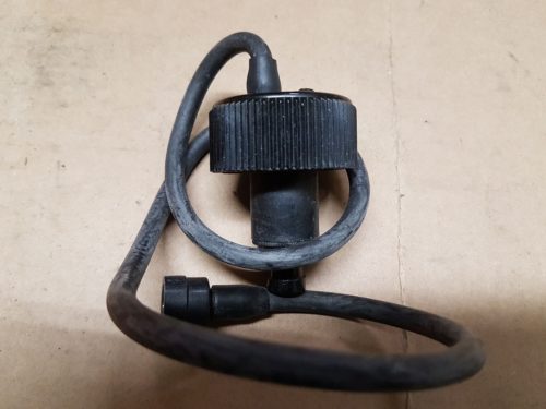 311955979B Hose with valve and cap