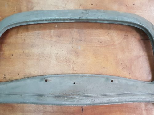 111817041A Roof, windshield frame