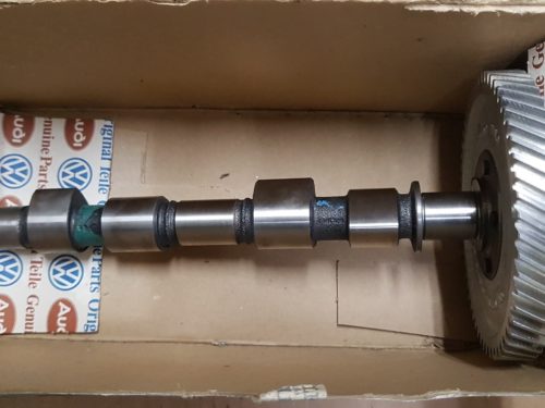 021109023L Camshaft with gear