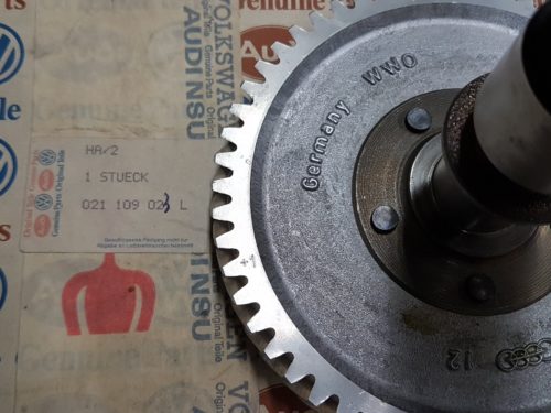 021109023L Camshaft with gear