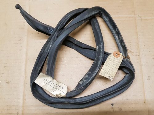 141831732A Weatherstrip door, side and bottom, right, 1500mm
