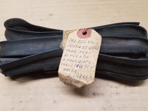 141837475A Weatherstrip door window slot, outer