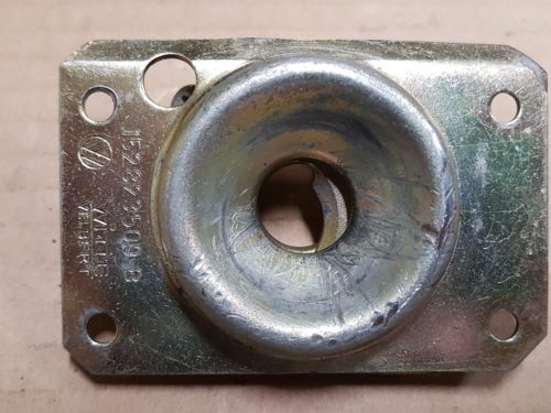 152823509B Lock on apron