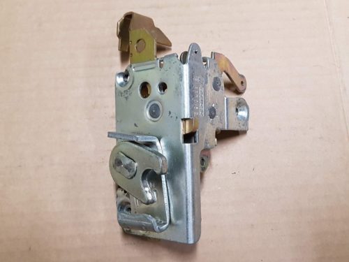 151837015B Door lock, left