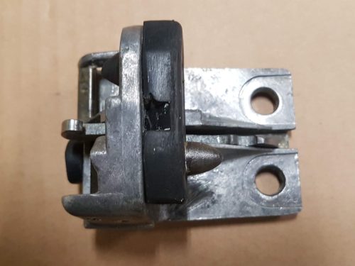 211843740A Retainer block, sliding door right