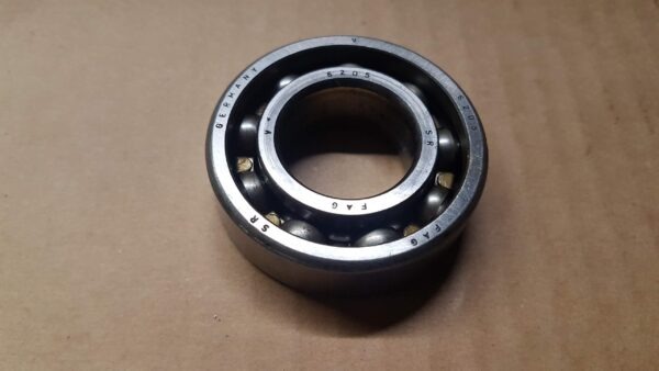 111307125 Roller bearing, rear