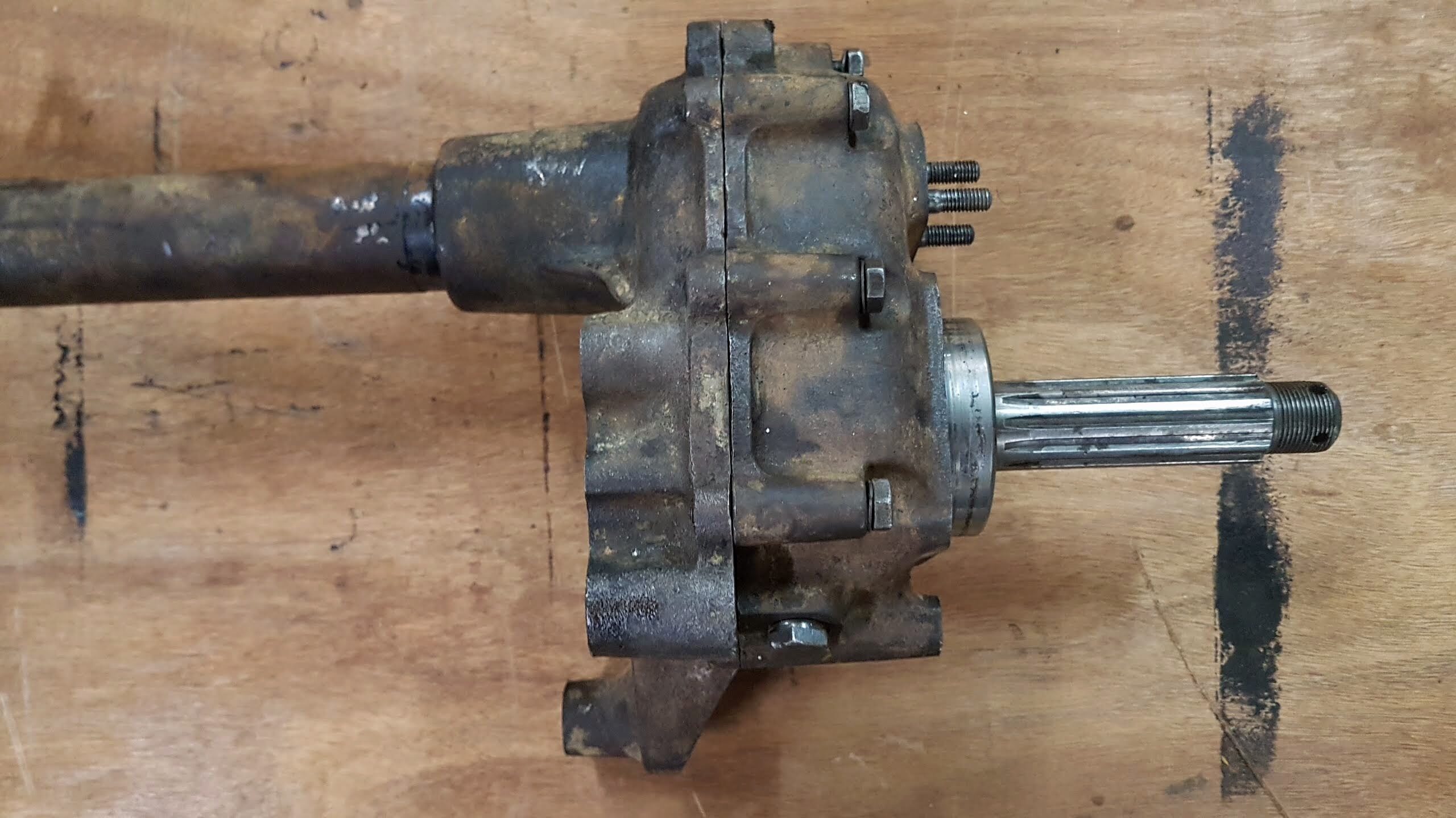 211598236A Reduction gear housing