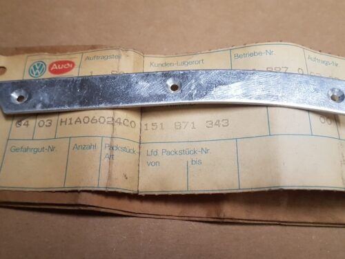 151871343 Retaining plate