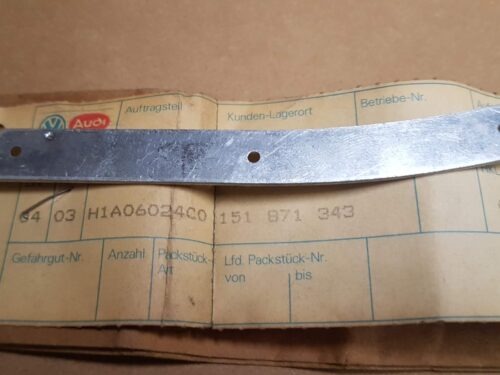 151871343 Retaining plate