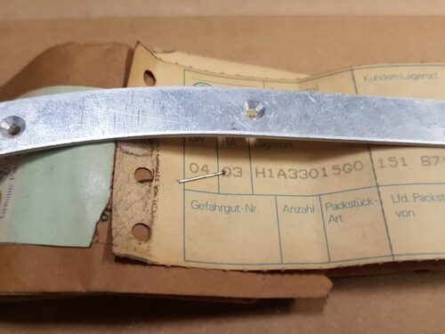 151871344 Retaining plate