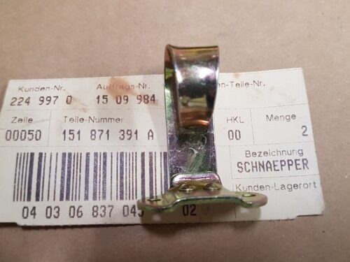 151871391A Snap catch
