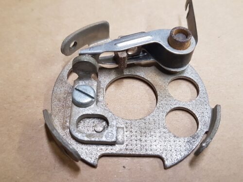 111905227 Contact breaker plate