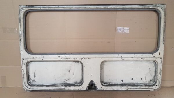 211829105Q Rear panel lid