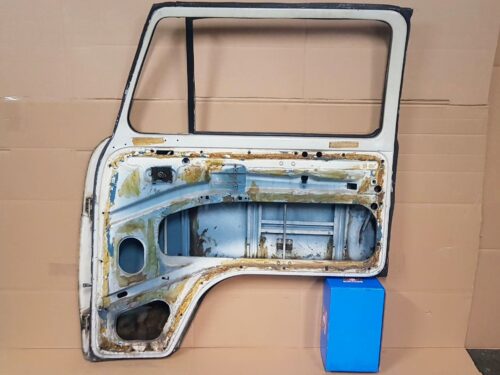 211831052H Door bare right