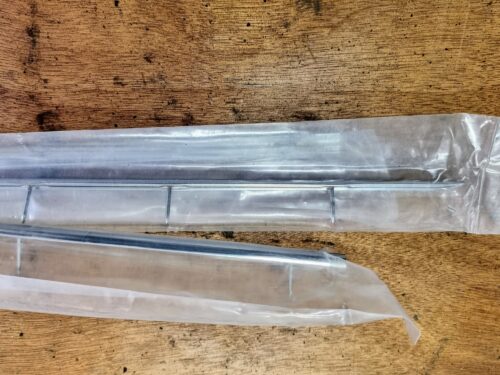 151871425 Molding kit with nails