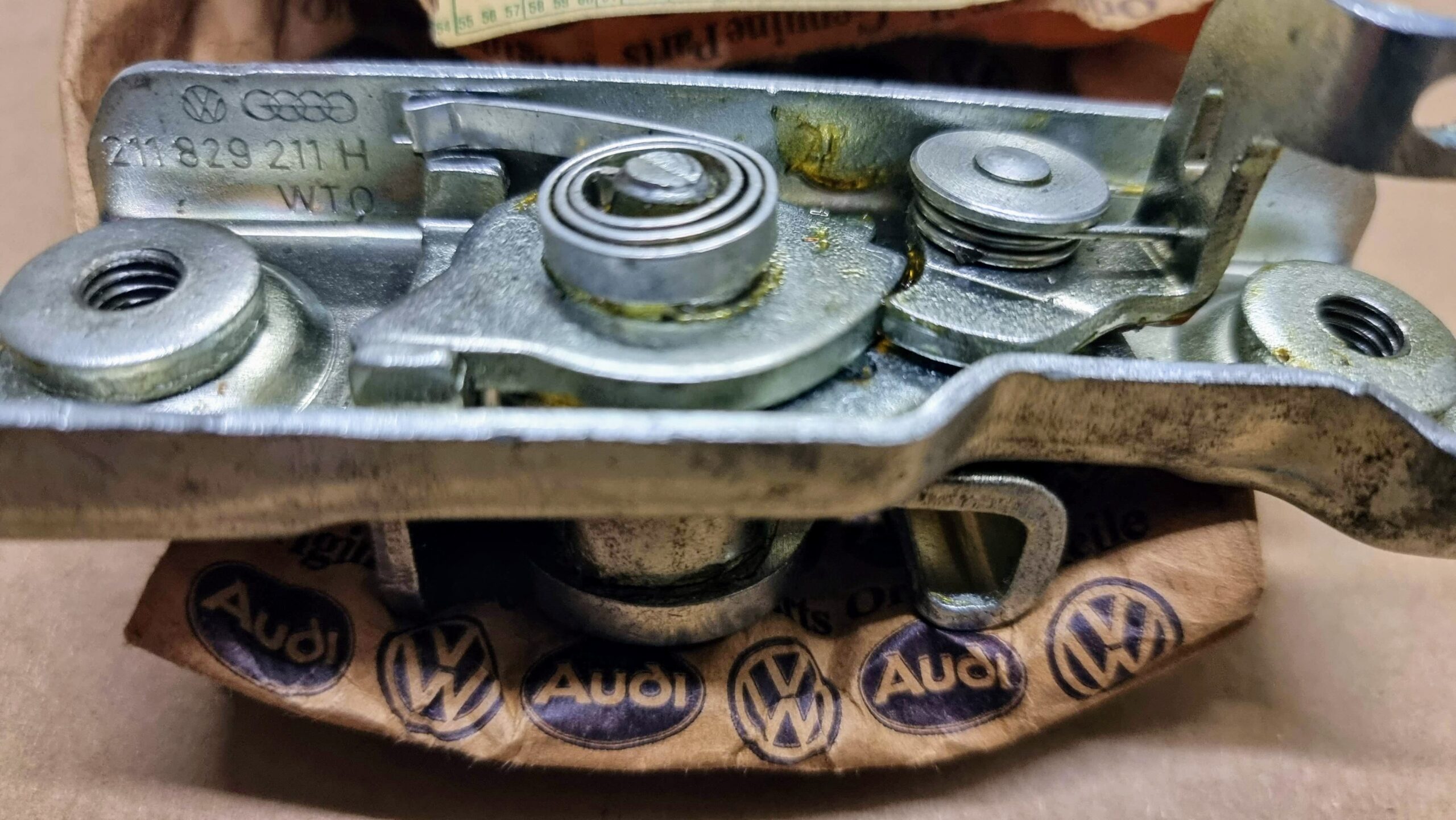 211829211H Rear panel lid lock | HERITAGE STOCKS - Original Parts