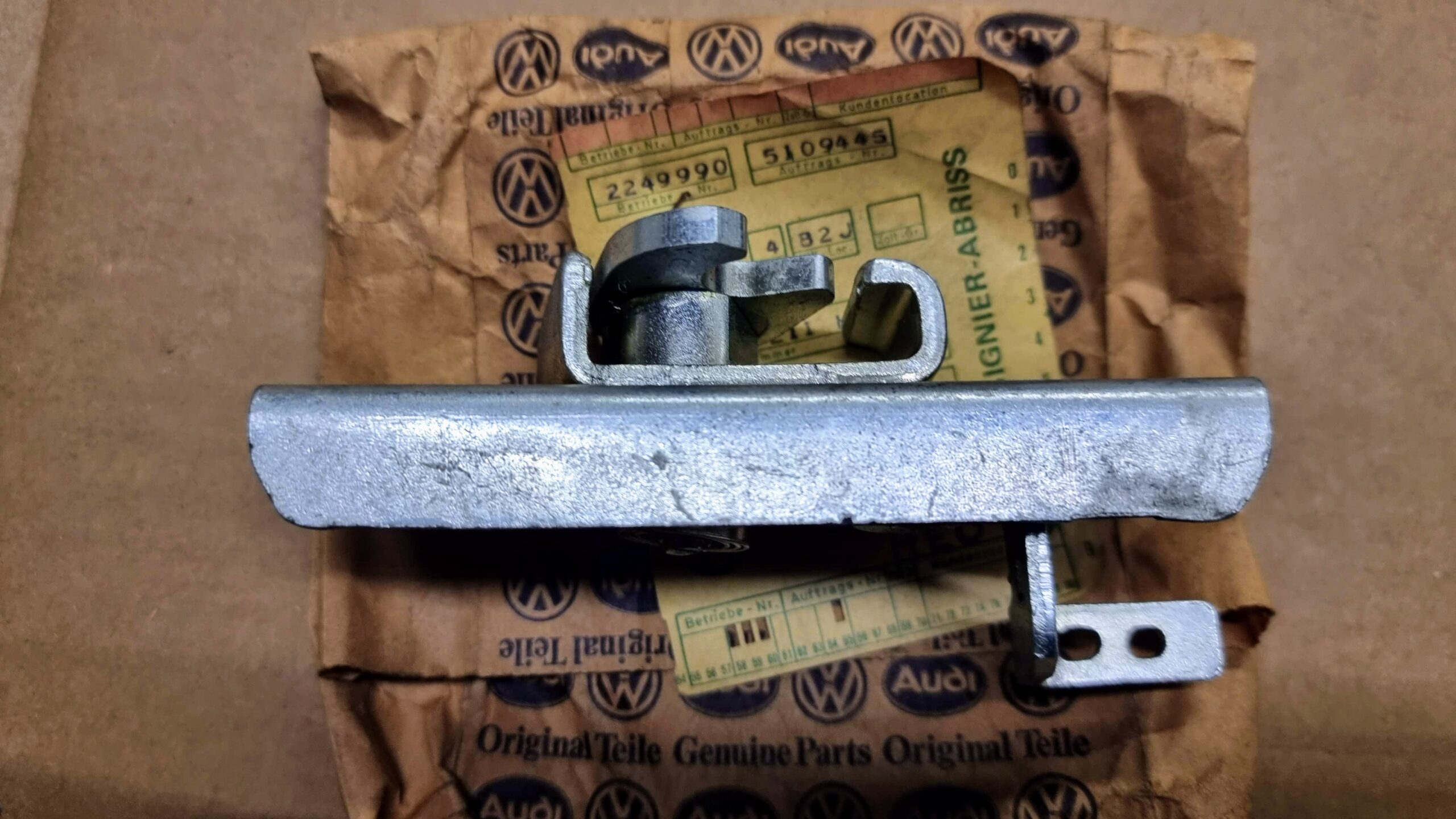 211829211H Rear panel lid lock | HERITAGE STOCKS - Original Parts