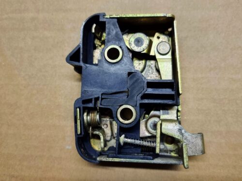 251837015B Door lock, left