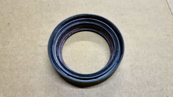 025105249A Crankshaft pulley oil seal