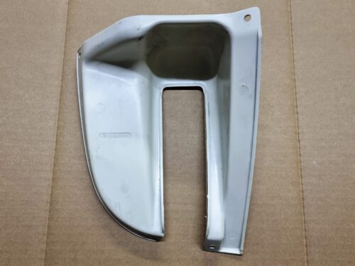 211867529A 581 Cover left, rear panel hinge