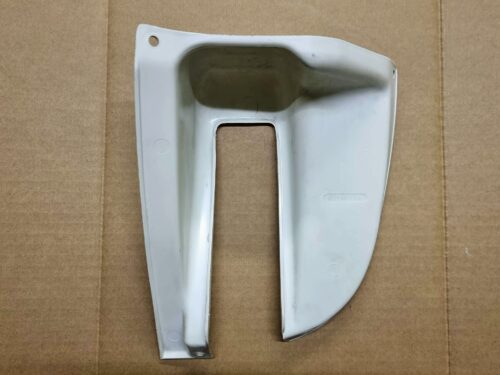 211867530A581 Cover right, rear panel hinge