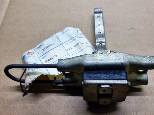 211837249A Door check strap