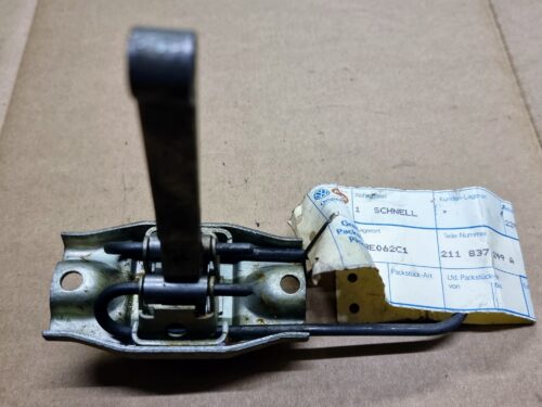211837249A Door check strap